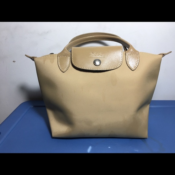 Longchamp Handbags - Longchamp cream purse
